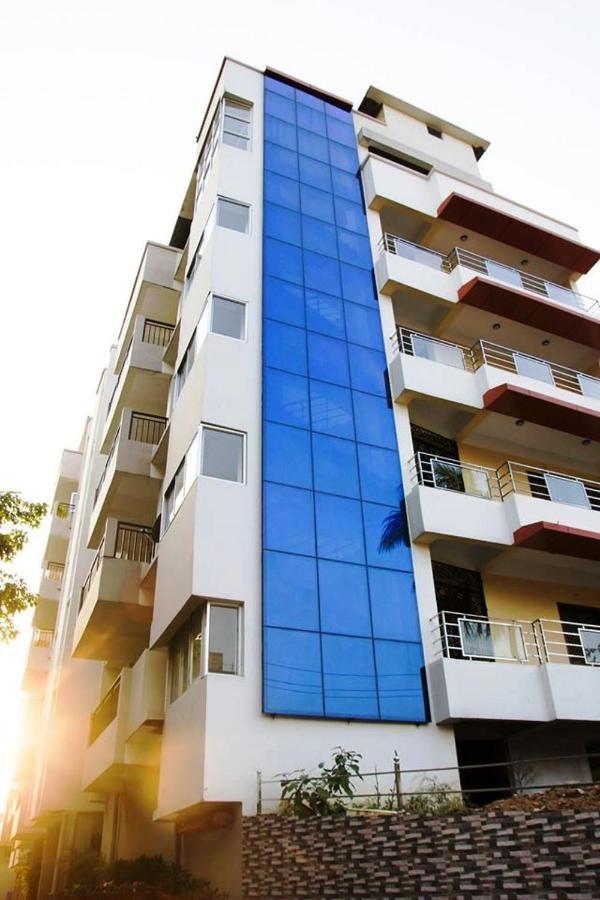 Hotel Park Riviera Guwahati Buitenkant foto