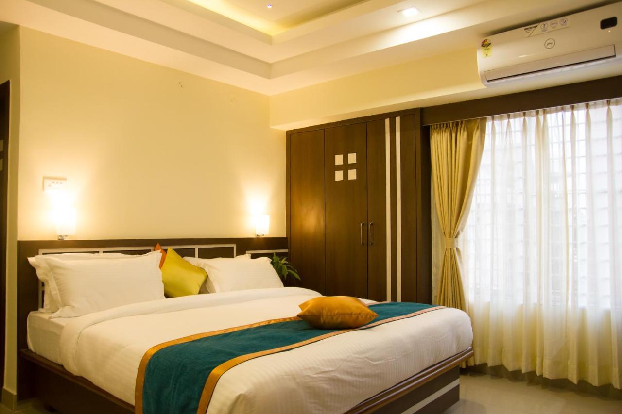 Hotel Park Riviera Guwahati Buitenkant foto
