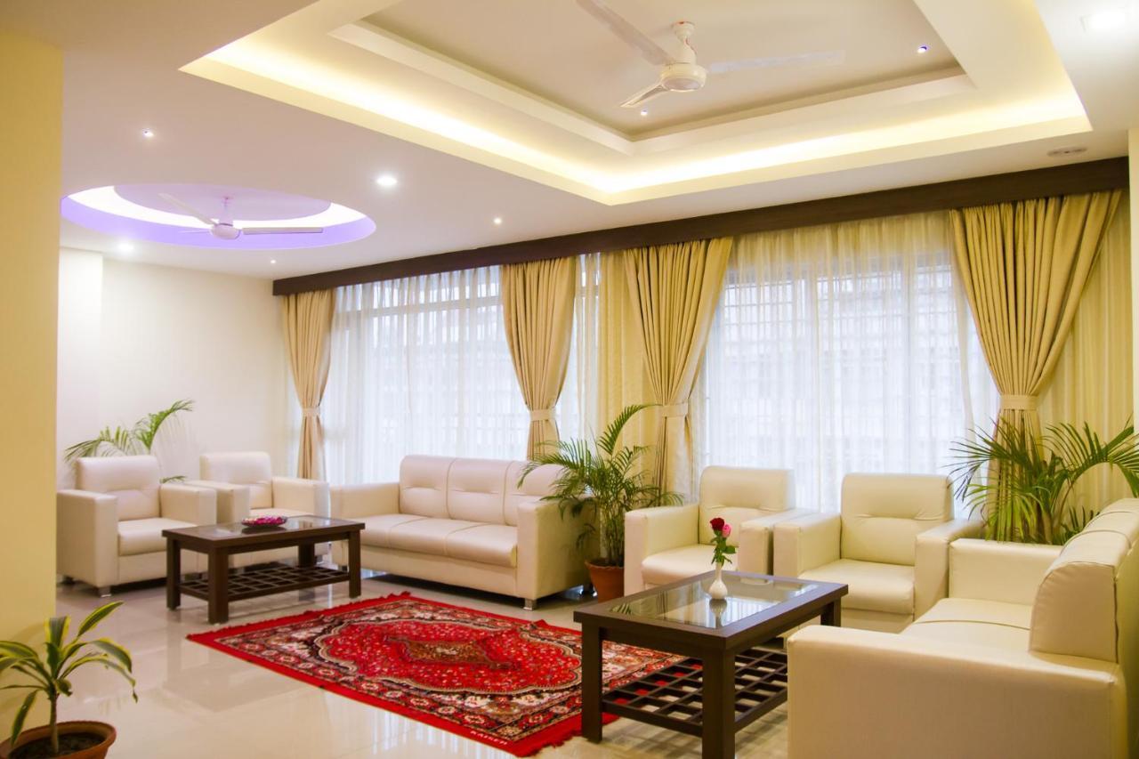 Hotel Park Riviera Guwahati Buitenkant foto