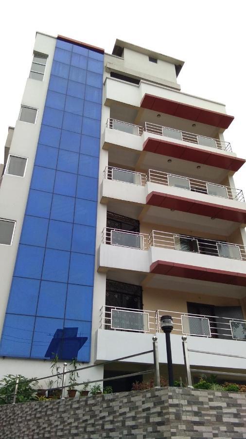 Hotel Park Riviera Guwahati Buitenkant foto