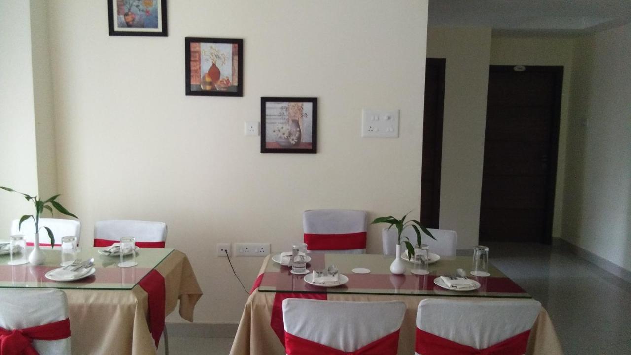 Hotel Park Riviera Guwahati Buitenkant foto