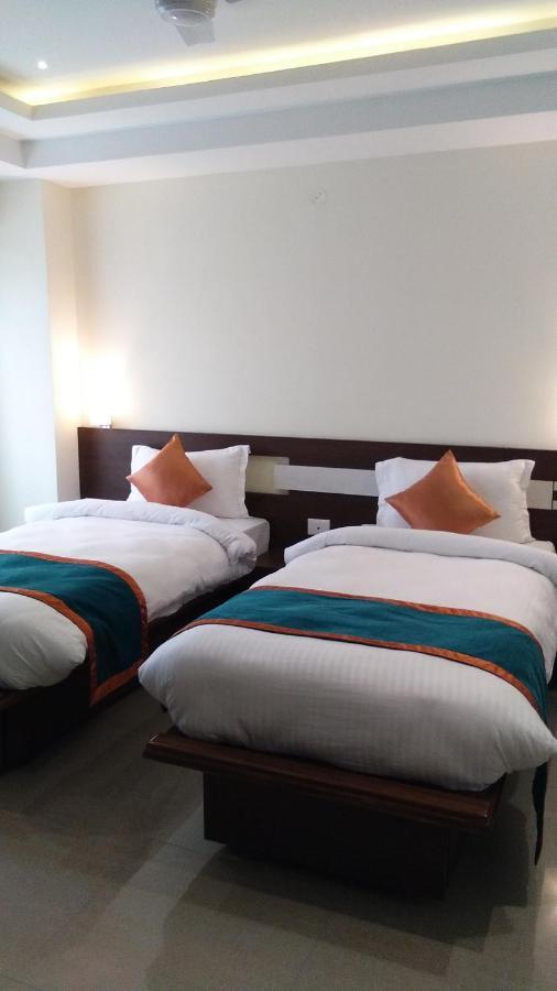 Hotel Park Riviera Guwahati Buitenkant foto